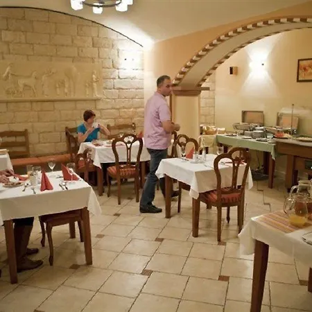 فندق Arkada 4*